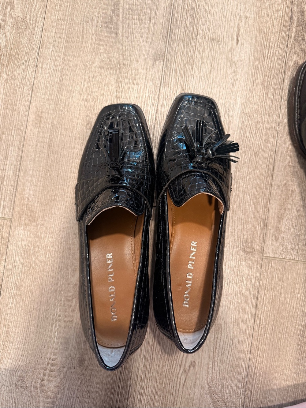 Donald Pliner Black Patent Croc-Embossed Tassel Loafers | Women’s Size 8